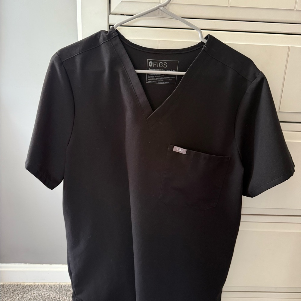 FIGS Black V-Neck Scrub Top